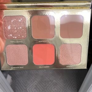 True + Luscious Lucky Glow Bronze/Highlighter Palette